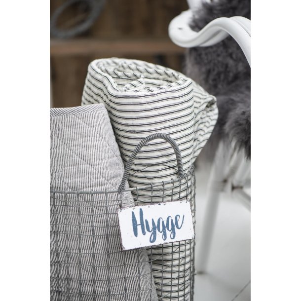 Quilt hvide og mrkegr striber