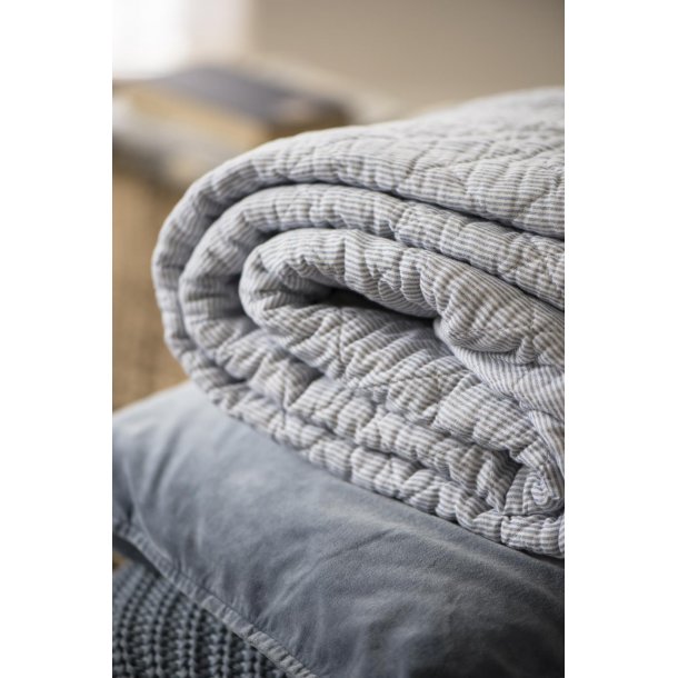 Quilt hvide og mrkegr striber
